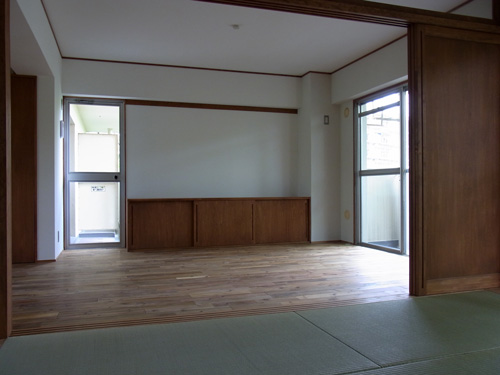 和室とリビングと造作家具