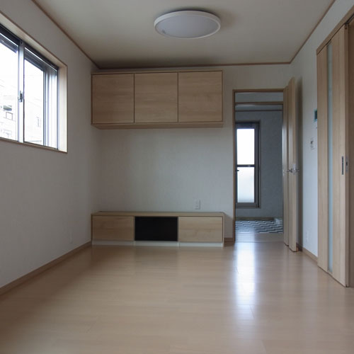 電車の往来が見える2階リビング