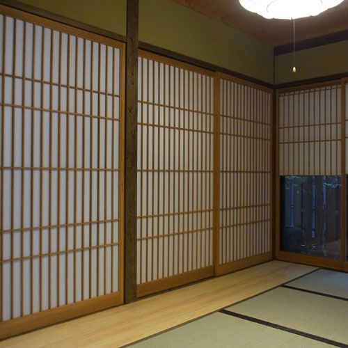 和室と土間を仕切る障子