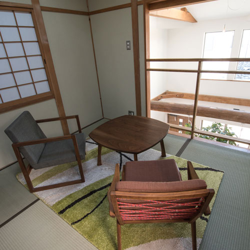 2階の和室仕様のリビング
吹抜けと繋がっているので、木が見えます。