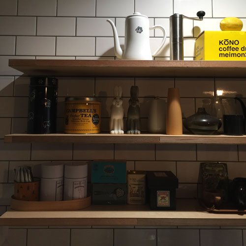 オープン棚に並ぶ『好きなモノ』たち