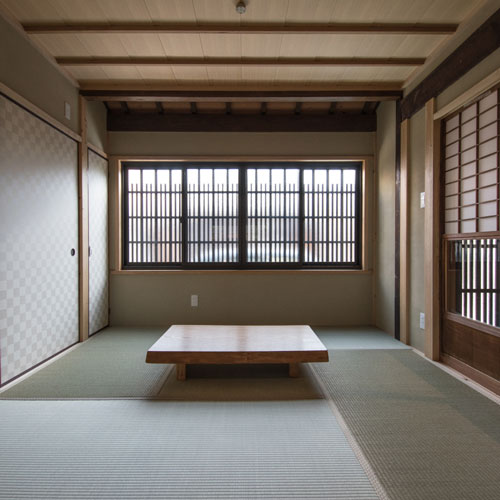 和室
全開できる建具の開閉で、使い方を変えることができる。