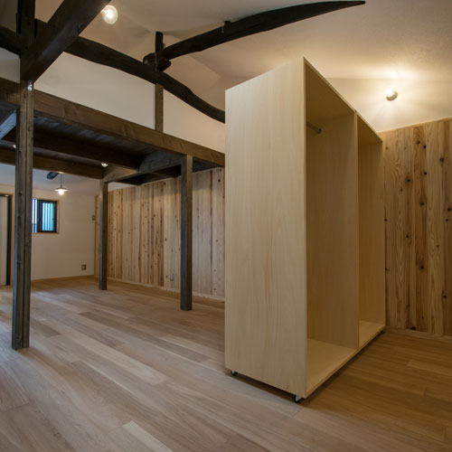 フリースペース
梁下の高さで製作した可動家具。
必要に応じて追加製作もできます。