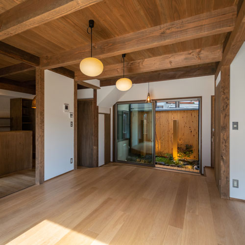 ﾘﾋﾞﾝｸﾞ
真壁つくり、大和天井など「和」の雰囲気を出しています。