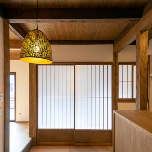 ﾀﾞｲﾆﾝｸﾞ
障子戸を開けると玄関土間と繋がります。