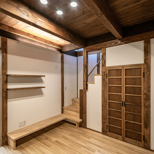 リビング
階段1段目とテレビ台を兼用。