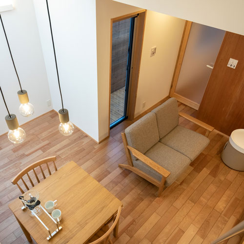 リビングとダイニング
程よくコンパクトな間取り。
天井が高いので、実際よりも広く感じます。