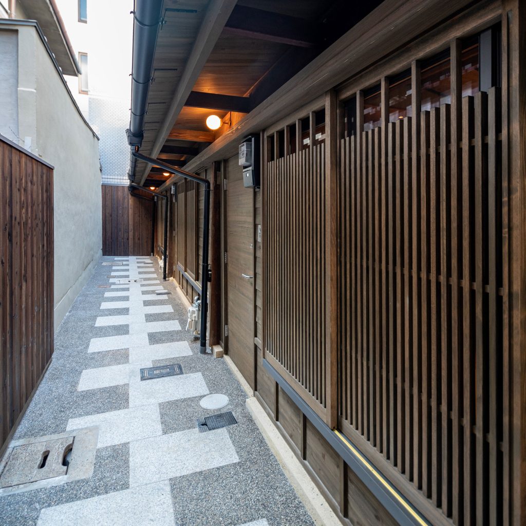路地奥の三軒長屋 （リノベーション）京都市・木造2階建